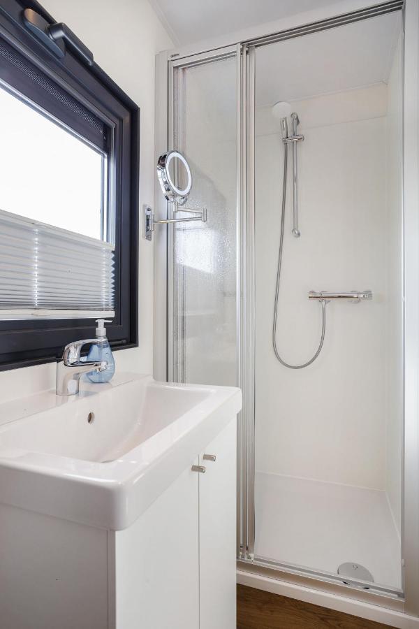 Welcome In - Houseboat Agua Dolce Met Tuin, Paviljoenwei 4, Sneek - Offingawier Exterior photo